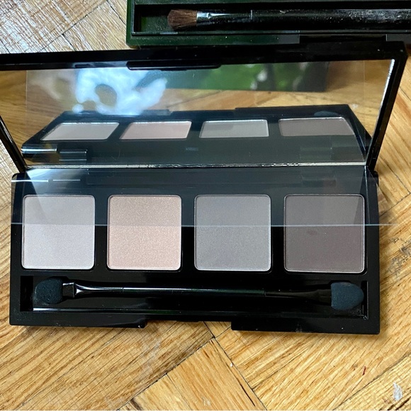 Makeup bundle of 6 six piece some new, unused, palettes - Picture 5 of 9